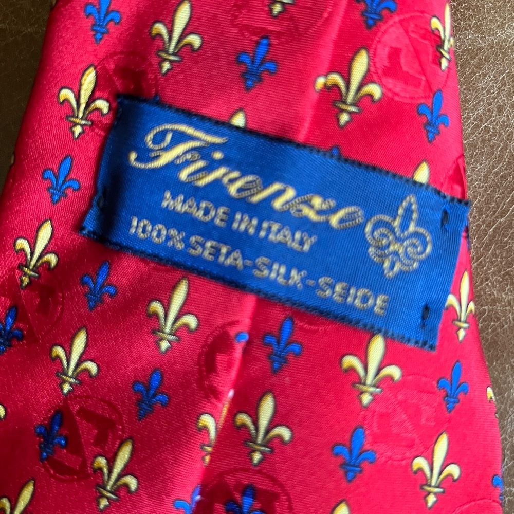 Firenze Red Silk Tie with Fleur-de-Lis Pattern